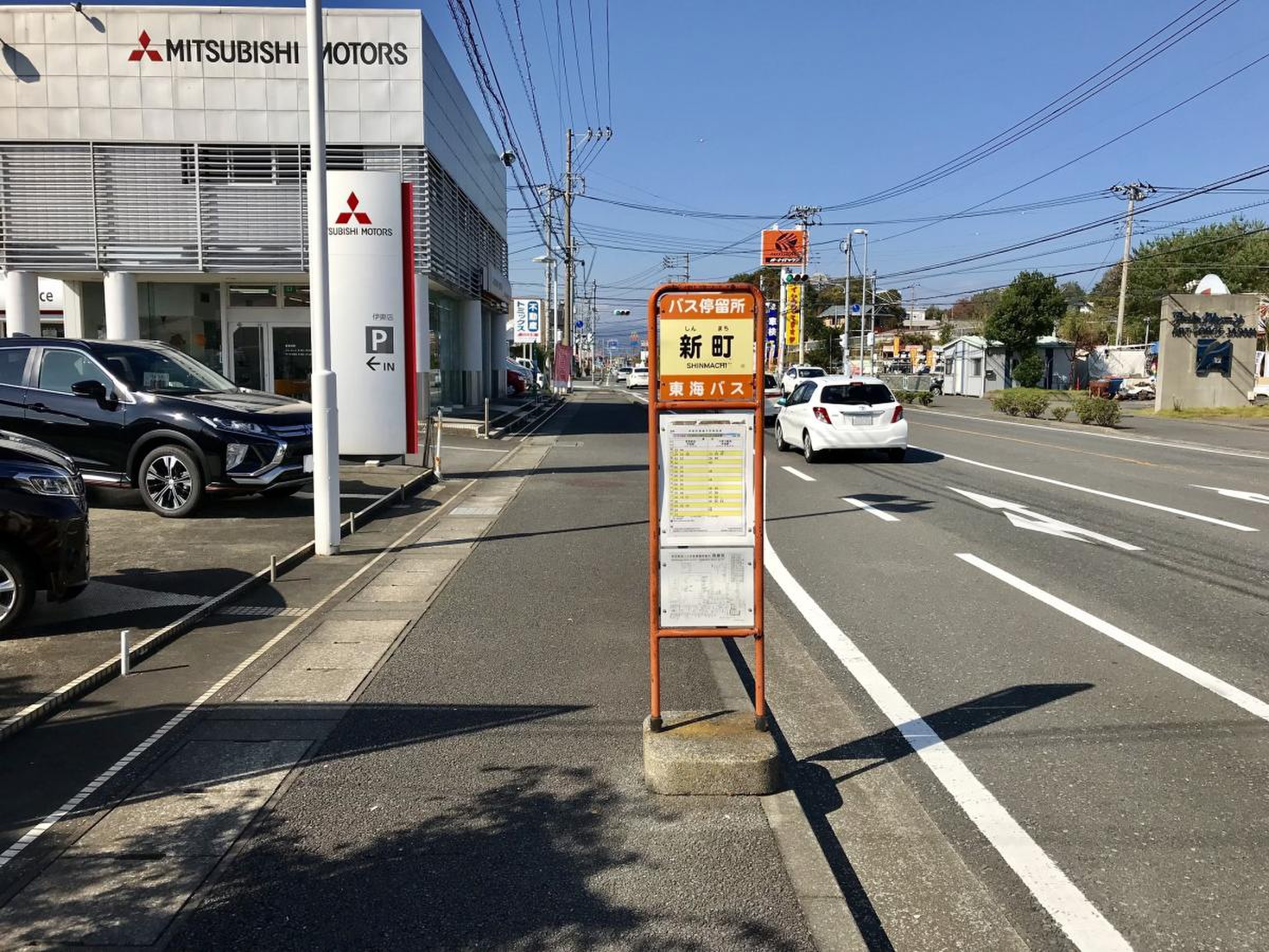トトロのバス停群馬・伊香保観光群馬で見れるジブリ映画のワンシーン。トトロと一緒にバス停で猫バスを待とう群情色。 ぐんじょういろ