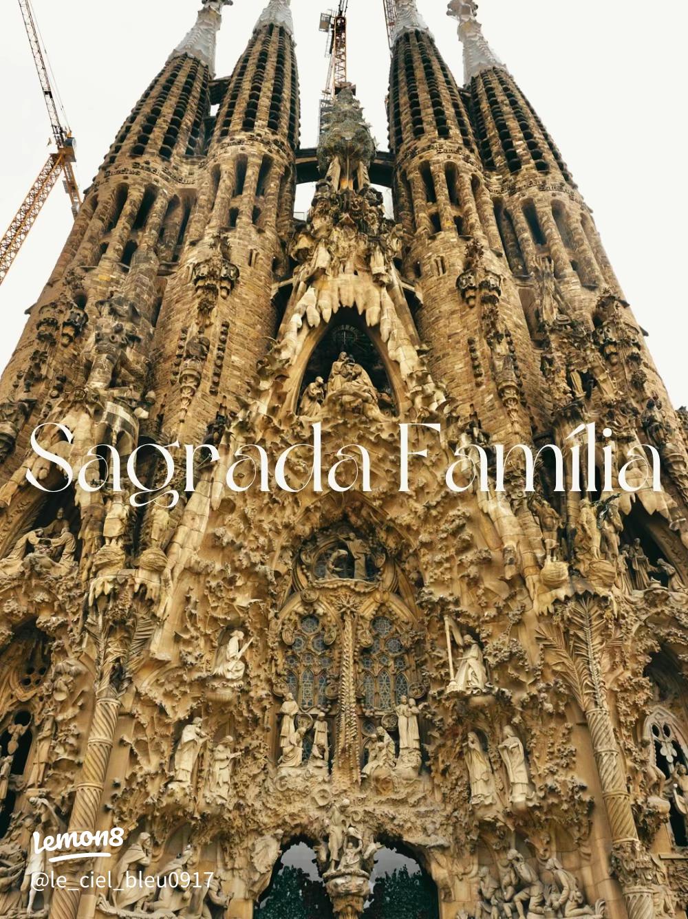 サグラダファミリアの塔へ鐘楼 バルセロナあおいとりっぷ