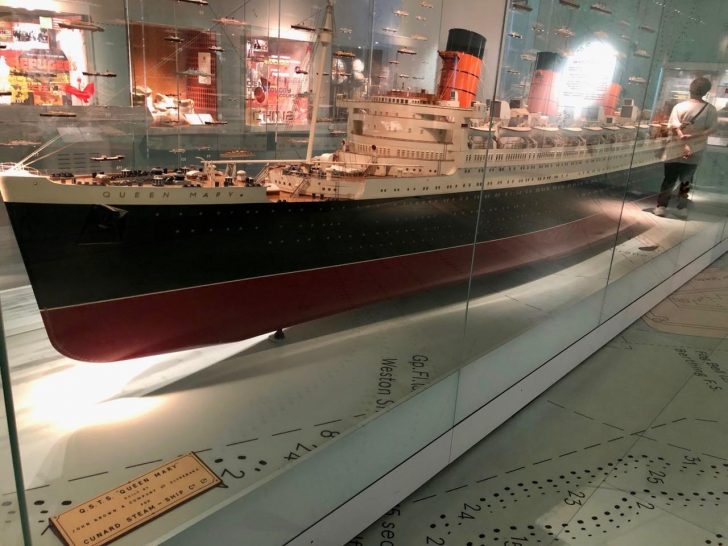 サウサンプトン港から悲劇の処女航海に出発す ：タイタニック号の悲劇 写真特集：時事ドットコム