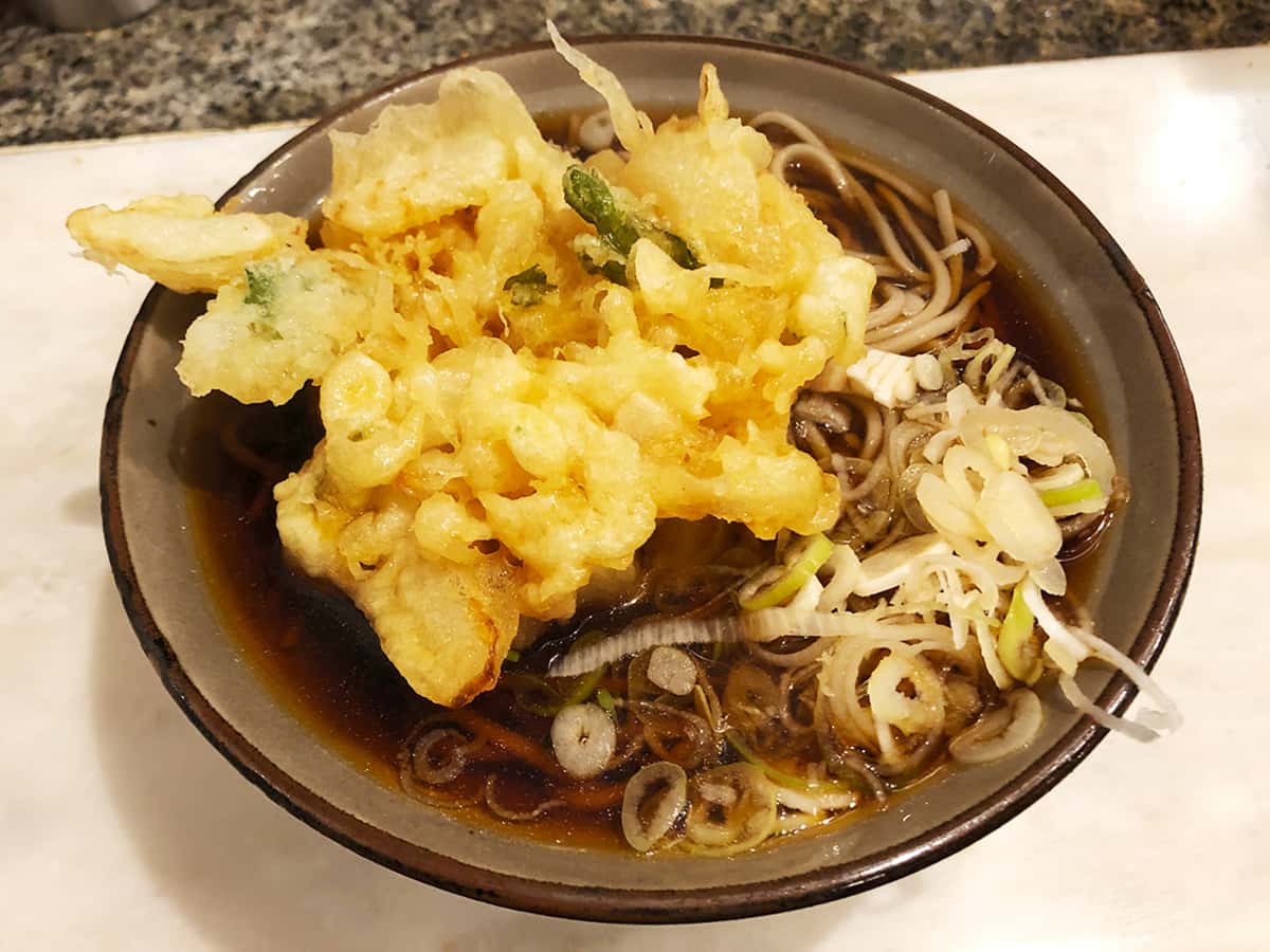 かめや あふれる昭和ノスタルジー、新宿 思い出横丁で「元祖天玉そば」いただきました！ »