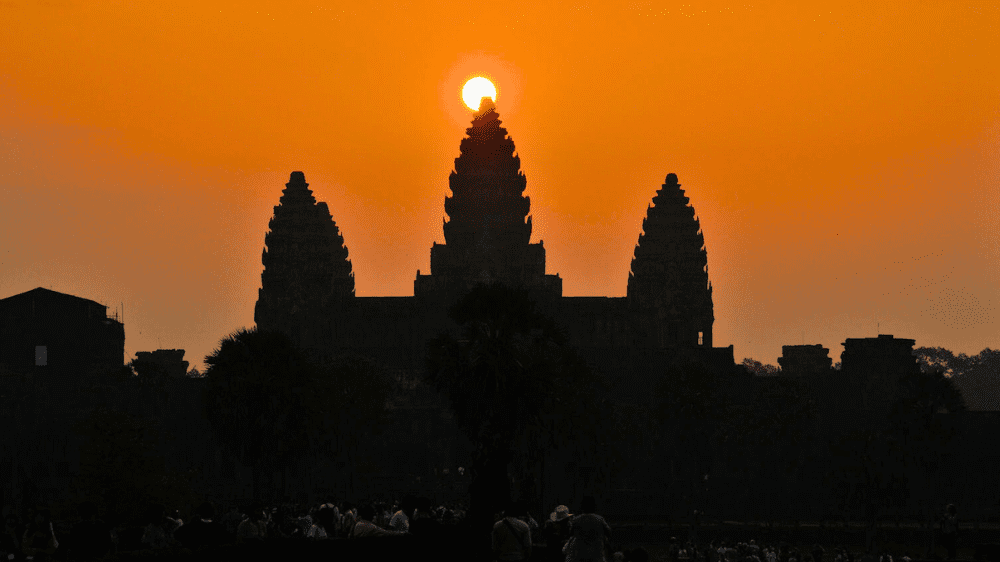 T５ 「朝日＋三大遺跡 アンコールワット、アンコールトム、タプローム