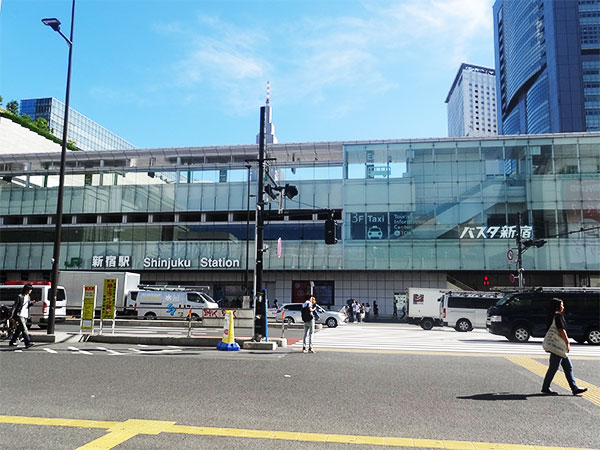 新宿駅の南改札・新南改札への行き方は？ ホームから改札への出方に注意東京一人旅男子