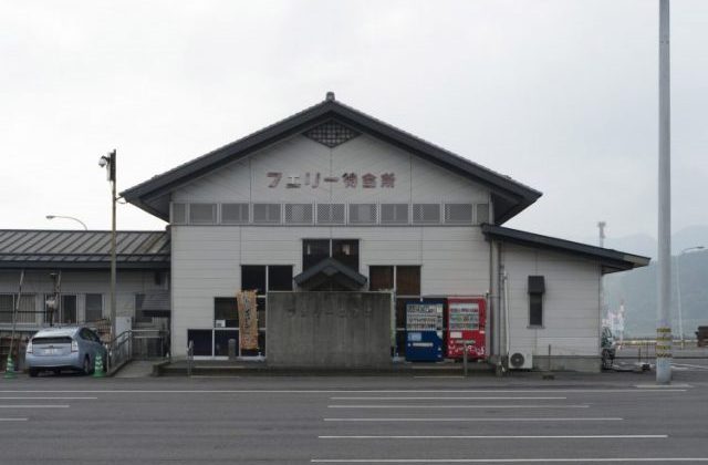 臼杵市 臼杵港 フェリー乗り場 となりに大分県臼杵市みなみん。ウェザーニュース