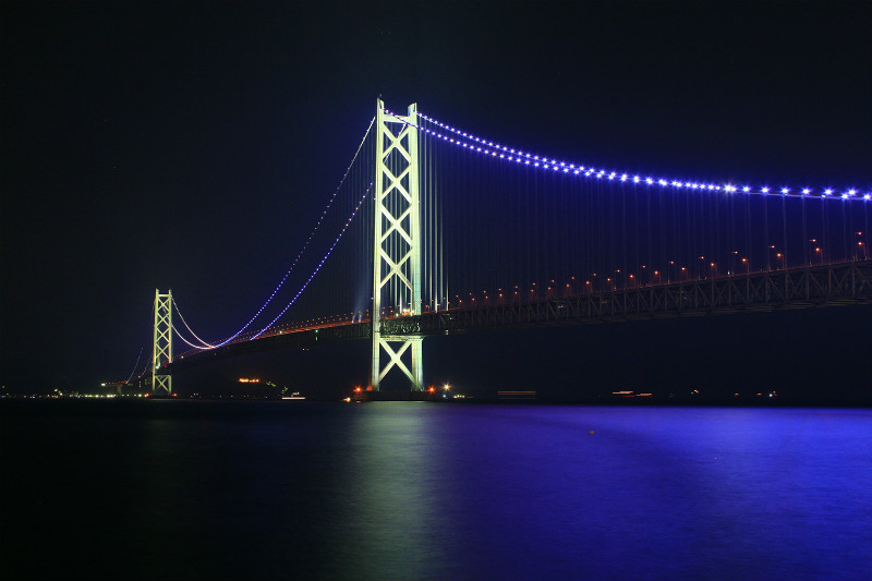 祝・阪神優勝！ 明石海峡大橋をタイガースカラーにライトアップ 15～17日まで：中日スポーツ・東京中日スポーツ