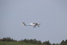 ダイヤモンドDA42，DA40NGの飛行をただ今撮影中！アルファーアビエィション