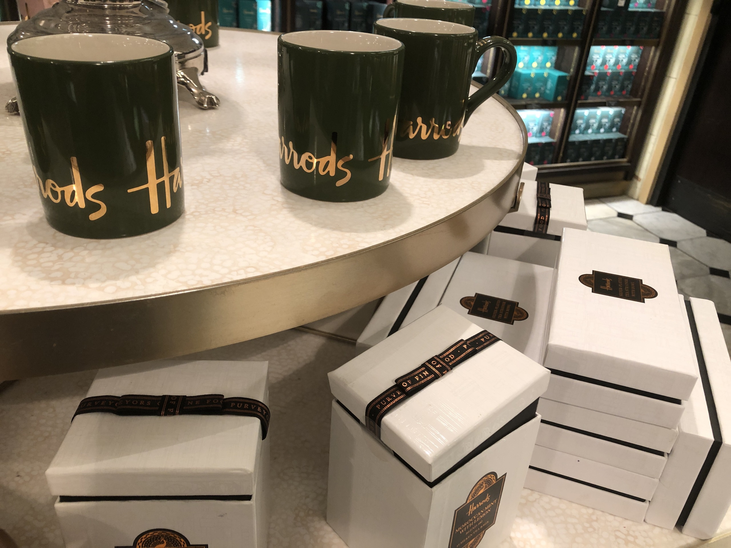 イギリスの老舗百貨店 「ハロッズ」でお土産探し 2019年旅行記1-19- SFC修行となぞの旅人