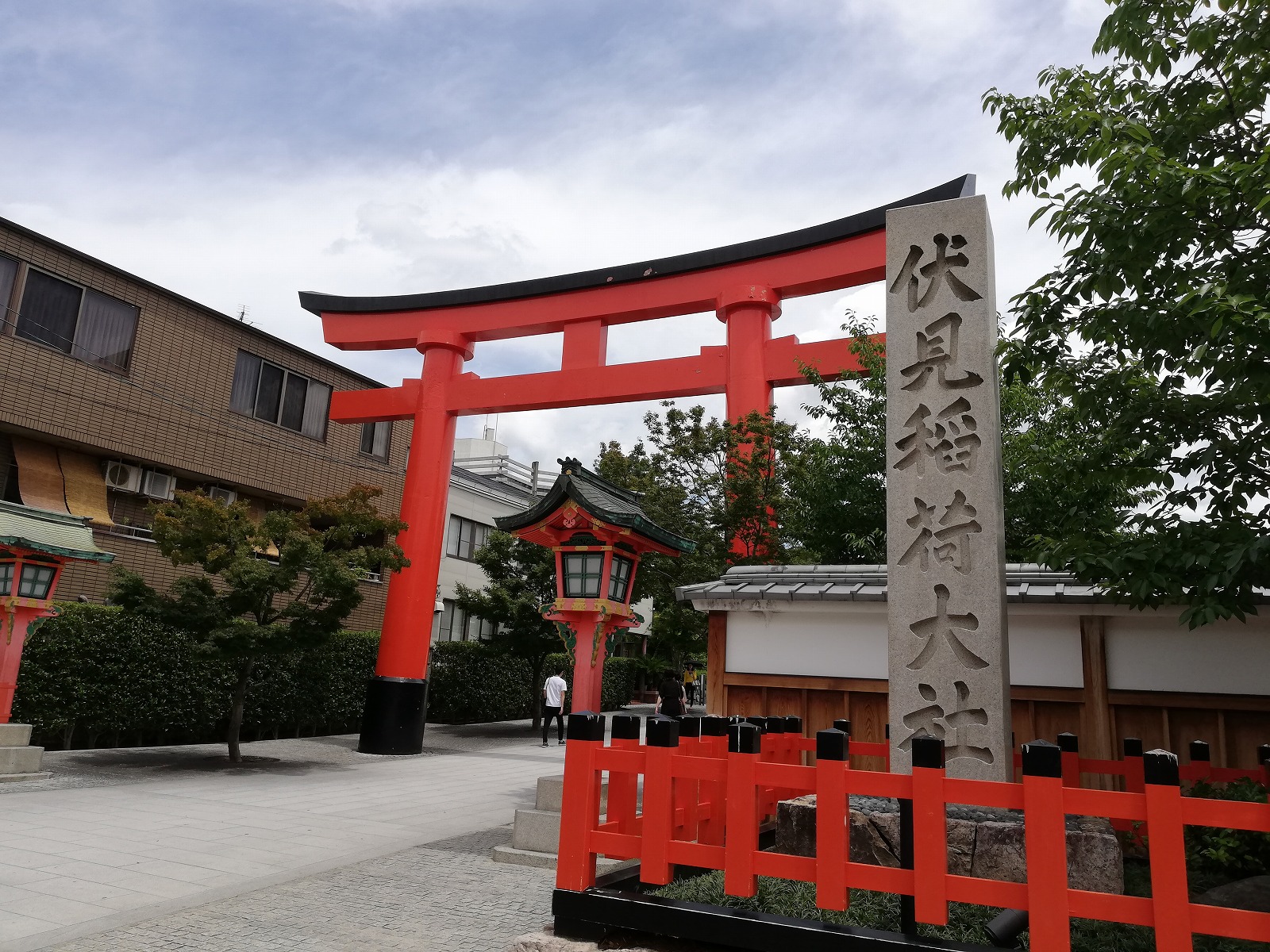 伏見稲荷大社 写真と案内