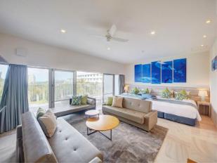 沖縄ホテル 海の中で眠る⁉︎あこがれの宿泊体験が叶う〜ホテルグレイスリー那覇 美ら海ルーム〜MORE