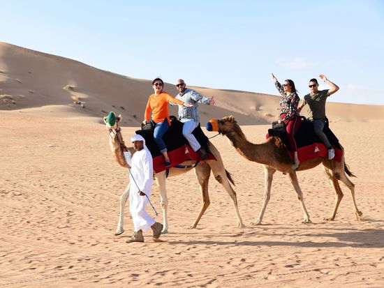 朝の砂漠サファリツアー アブダビ発 - 絶景とアドベンチャーを満喫する旅funBooky