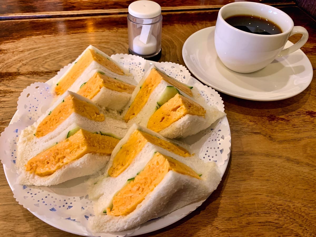 喫茶チロル二条城前でモーニング利用もできる人気レトロ喫茶 - 京都のいろは