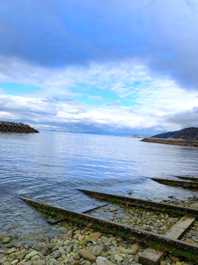 愛媛 双海の“海へ続く線路”─まるで千と千尋の神隠しの世界へえひめのいいもの