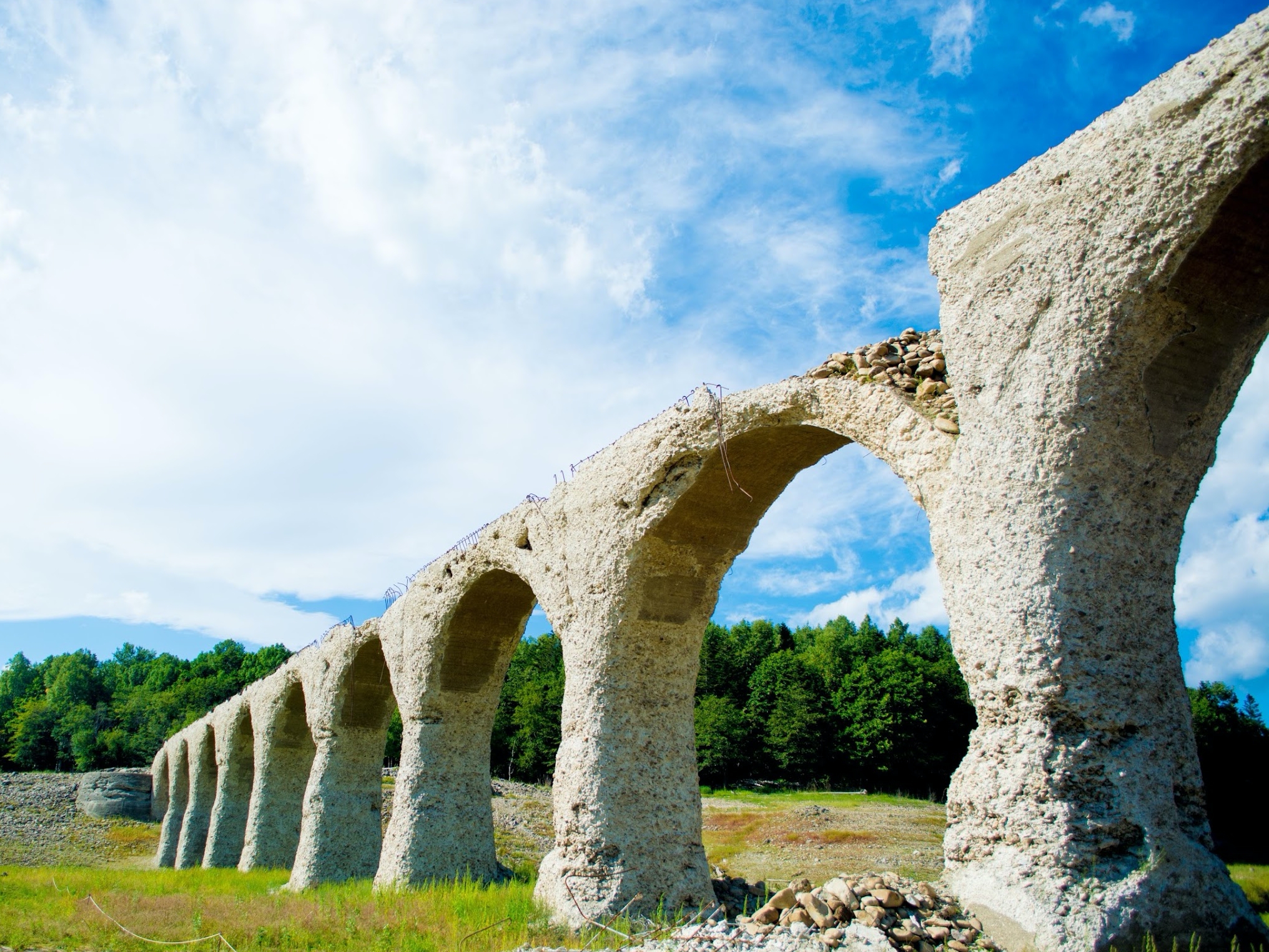 十勝亜阿房列車⑥：崩壊しつつあるタウシュベツ川橋梁の見学ツアーに参加する鉄旅遊民