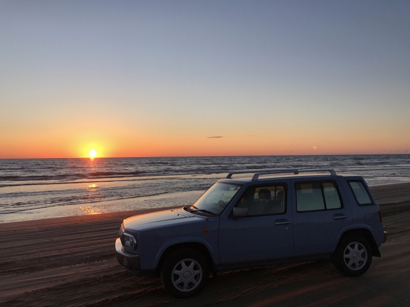 車で走れる砂浜！？海岸線をドライブできる日本唯一の公道「千里浜なぎさドライブウェイ」とはCBC MAGAZINE CBCマガジン