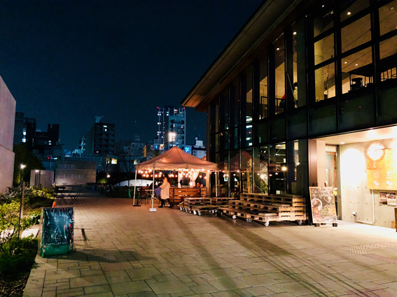 公共R不動産都心に現れた、まちのリビング 南池袋公園