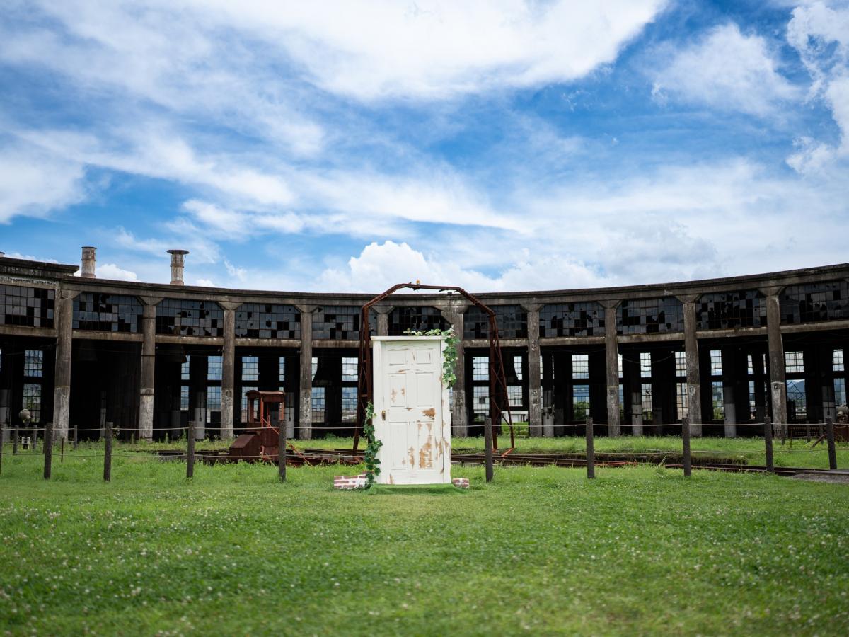 すずめの戸締まりの聖地, 御茶ノ水駅にある聖橋, 📍東京都Tokyo,すずめの戸締まり聖地巡礼すずめの戸締まり聖地巡礼新海誠御茶ノ水駅聖橋日本の風景日本の絶景アニメの世界東京上空japantravelsuzumenotojimarisuzumeshinkaimakotoanimejapaneseculturetokyojapan
