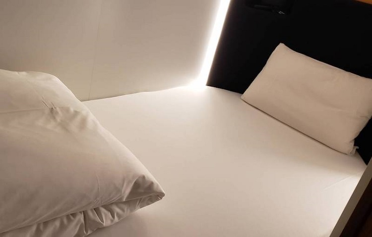 京橋にNEWオープン！おしゃれカプセルホテルを初体験。 Sakura KaruganeVogue Japan