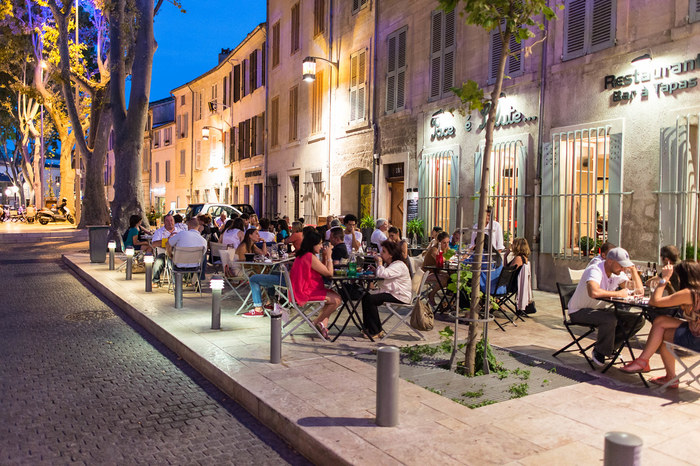 アヴィニョン フランスの美しい街– 世界の最も美しい村をめぐる