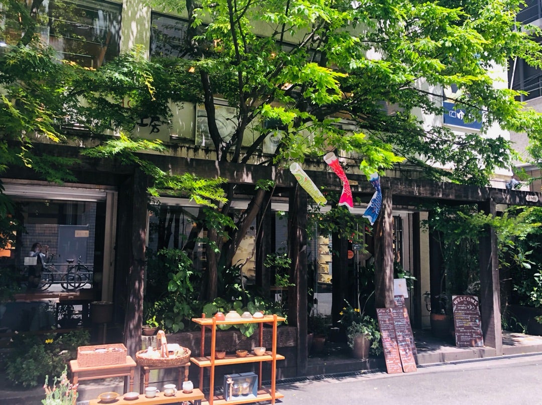 国際センターのカフェ「バンチ オブ ピオニース」はオフィス街の喧騒を離れて静かな時間を過ごせるカフェ