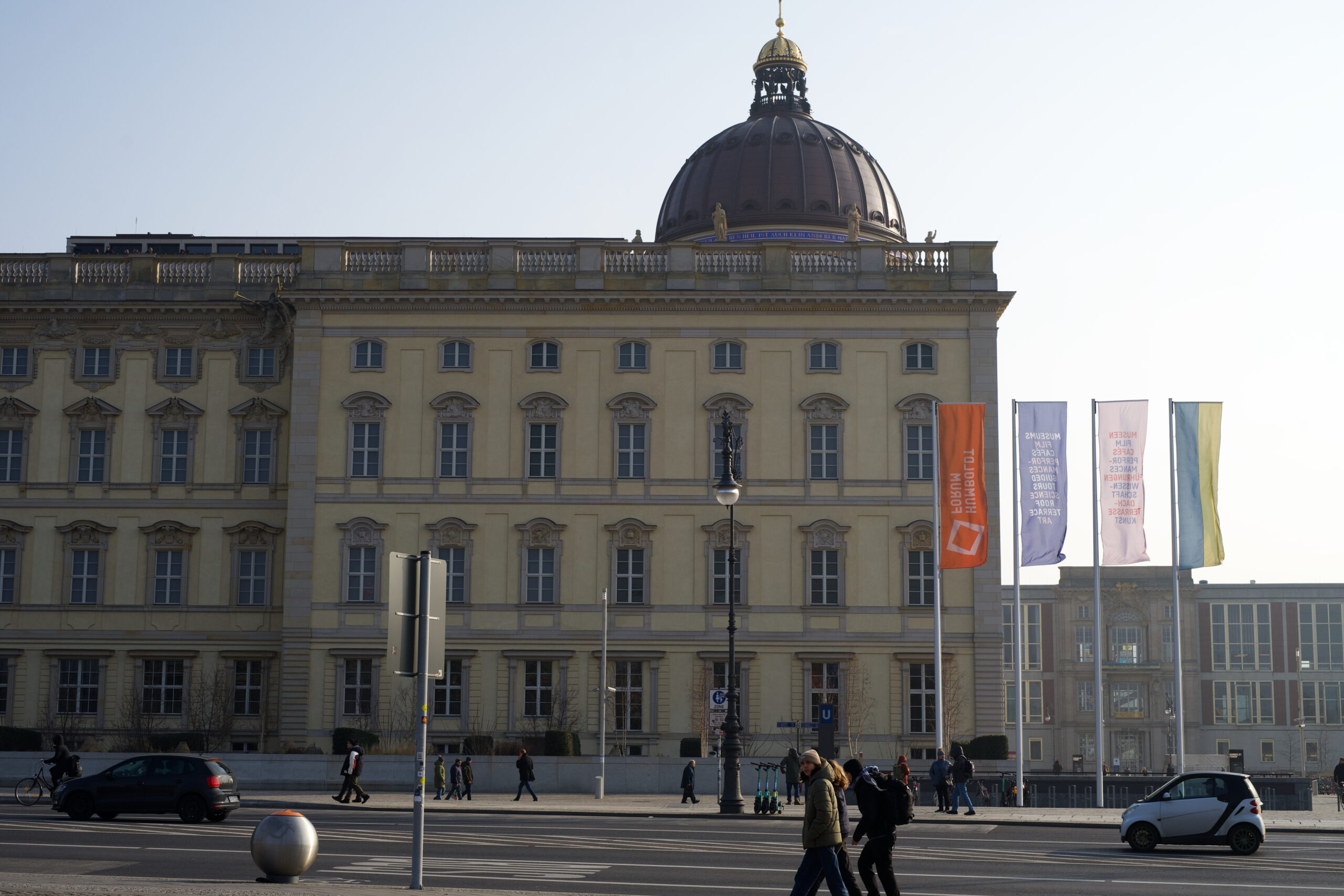 ベルリンに新名所、「王宮」復元：朝日新聞