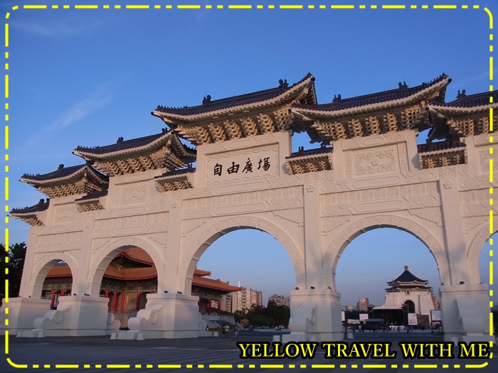 中正紀念堂の駅や衛兵交代式の時間＆読み方を解説！お土産やライトアップ時間情報も - QlaDoor＜クラドーア＞