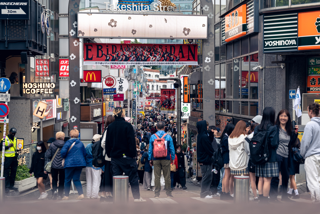 原宿竹下通り駅前ビジョン大型ビジョン検索全国の大型・屋外ビジョン最大数掲載大型ビジョンナビ