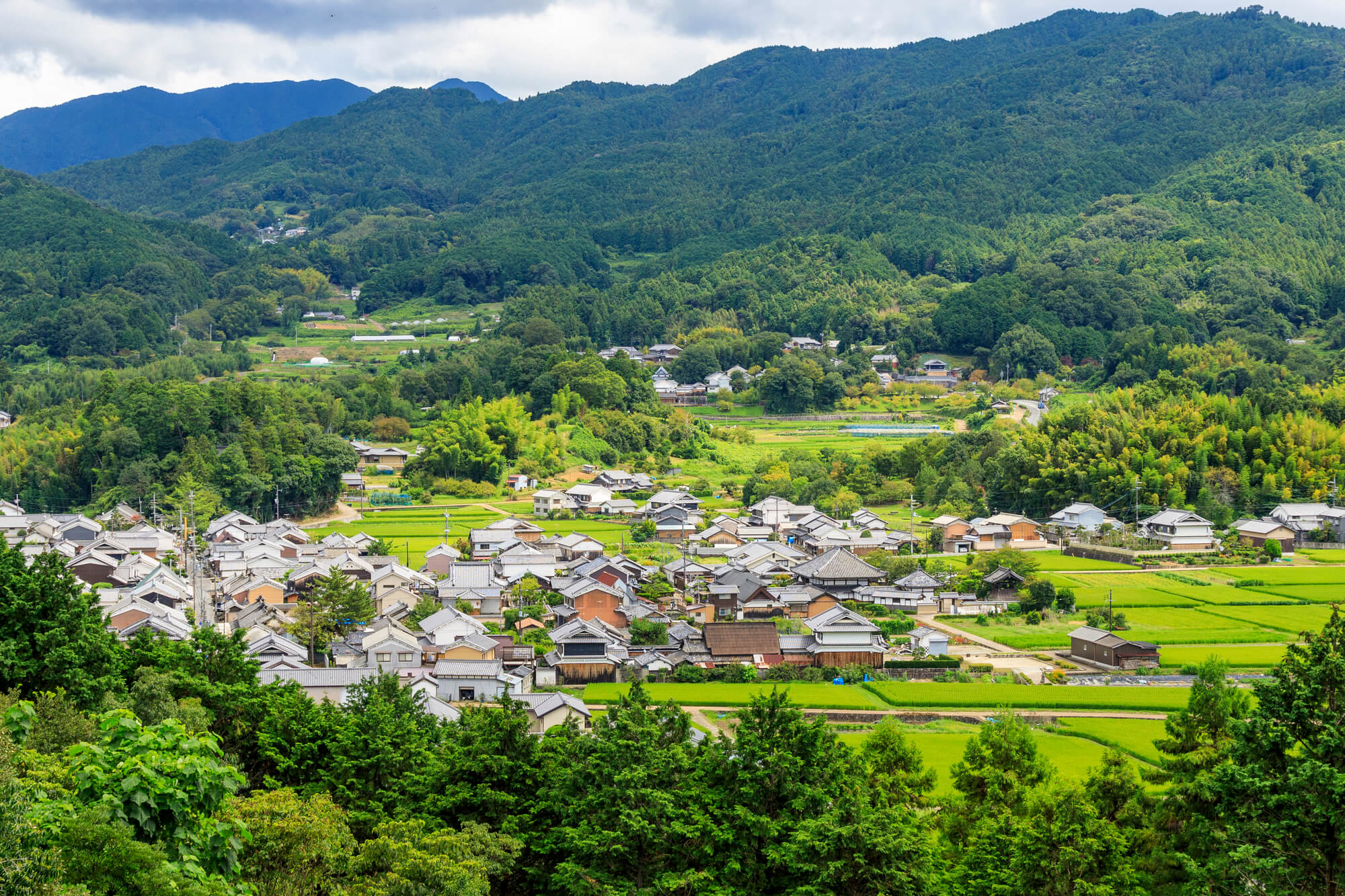 ホームズ 子育て世代やシニア世代が憧れる「田舎暮らし」とは？魅力と実現方法を探る住まいのお役立ち情報
