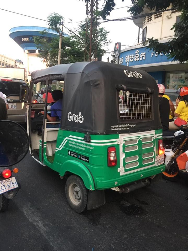 5 大人の乗客と乗客席のフィリピンバジャイスタイルのトゥクトゥク三輪車 1000W 屋根付き電動タクシートライシクル