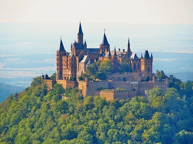 まるでそこは映画の世界！ヨーロッパの息を飲むほど美しいお城7選RETRIP リトリップ