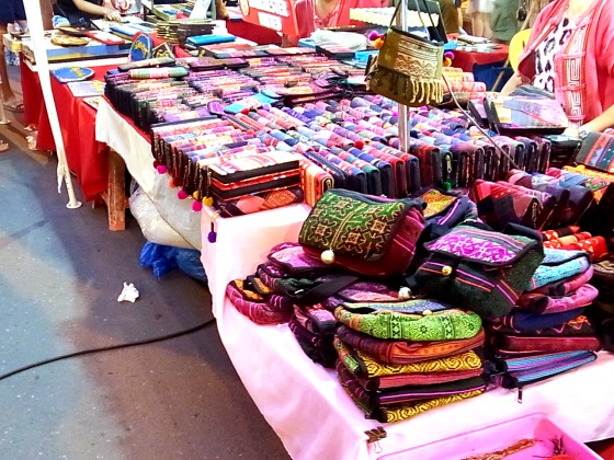 タイ🇹🇭チェンマイ オススメ買い物スポット３選！🛍️ワロロット市場、モン族市場、サタデーナイトマーケット箱入り娘インドで恋をする