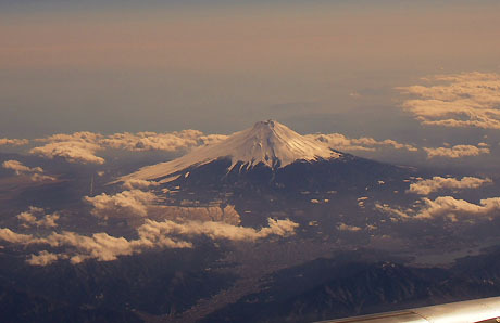 飛行機から見る富士山と北アルプス – とっておき信州