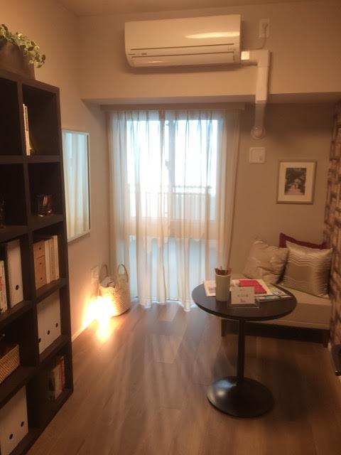 天窓付きスチール製物置 床なし 大容量 屋外収納庫 1900L