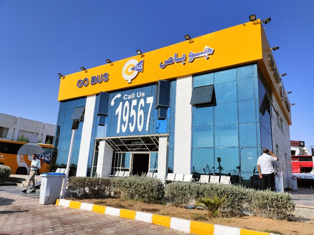 エジプト ダハブからカイロへ移動。バスでの行き方。 深夜の移動がちょっと辛いカイロでの安宿、ピラミッドが見えるホスピタリティ溢れるホテルも紹介世界一周バックパッカーの旅 けんたび