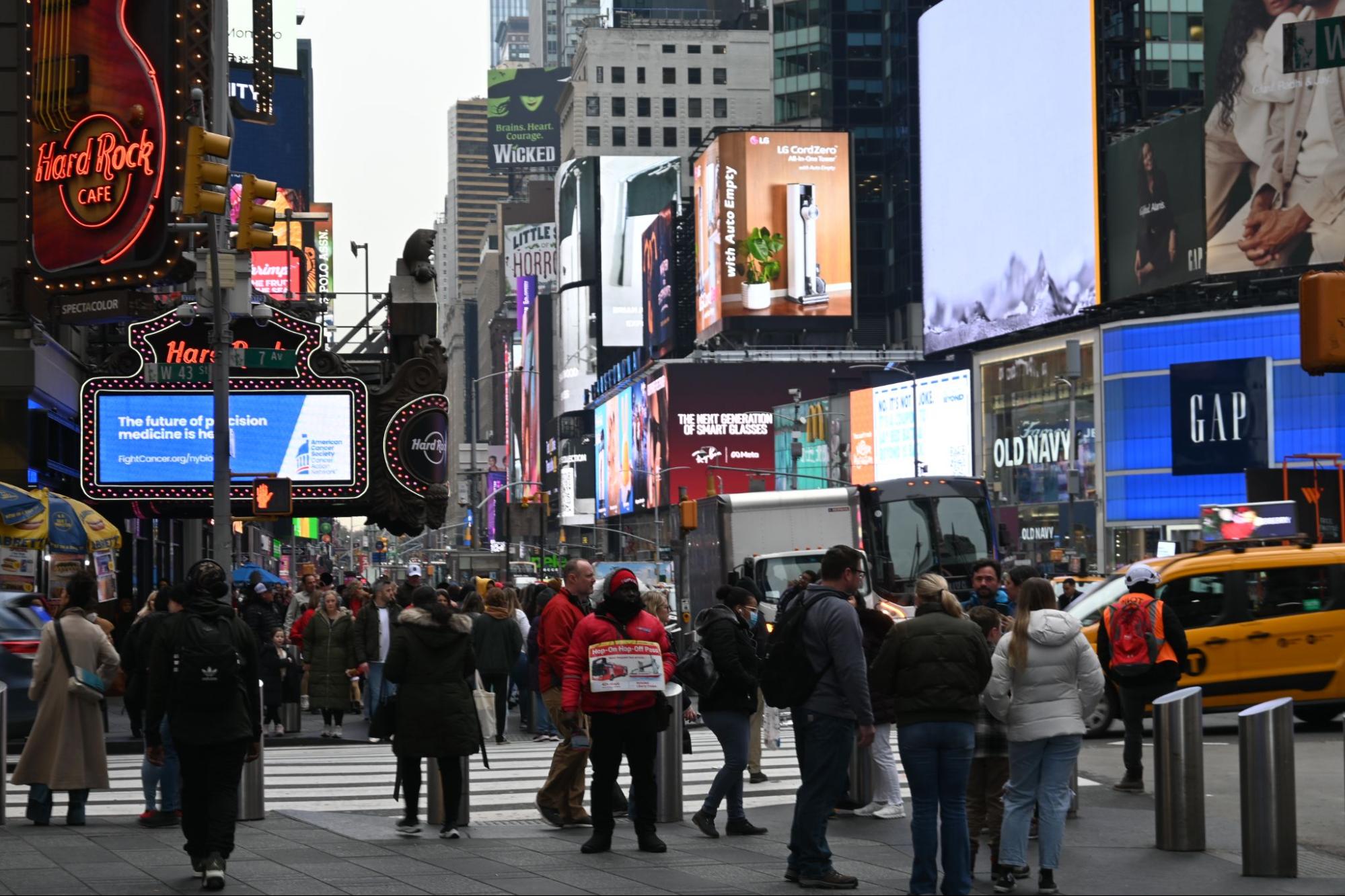 ディズニーストア タイムズスクエアでニューヨーク限定のお土産探し！ - Petite