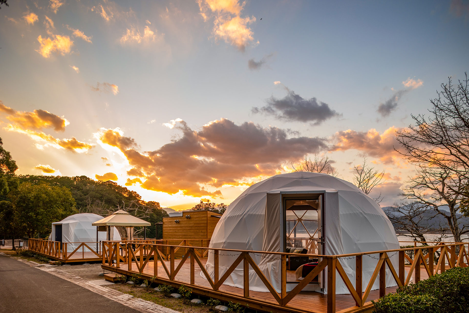 グランピングで人気！ドームテントがあるおすすめのグランピング施設6選TAKIBI タキビ アウトドアの総合情報サイト