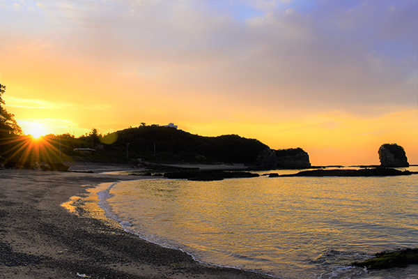 ほどよい女らしさが漂うキャンプの服装14選 夏＆秋向けのアウトドア着こなし集Oggi.jp