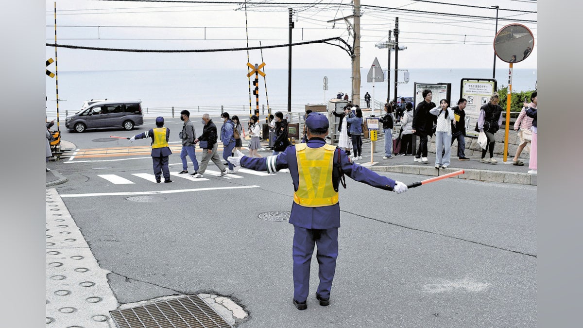 注文制作します 水彩画原画 江ノ電・鎌倉高校前駅踏切18 ＃367絵画 syoumei