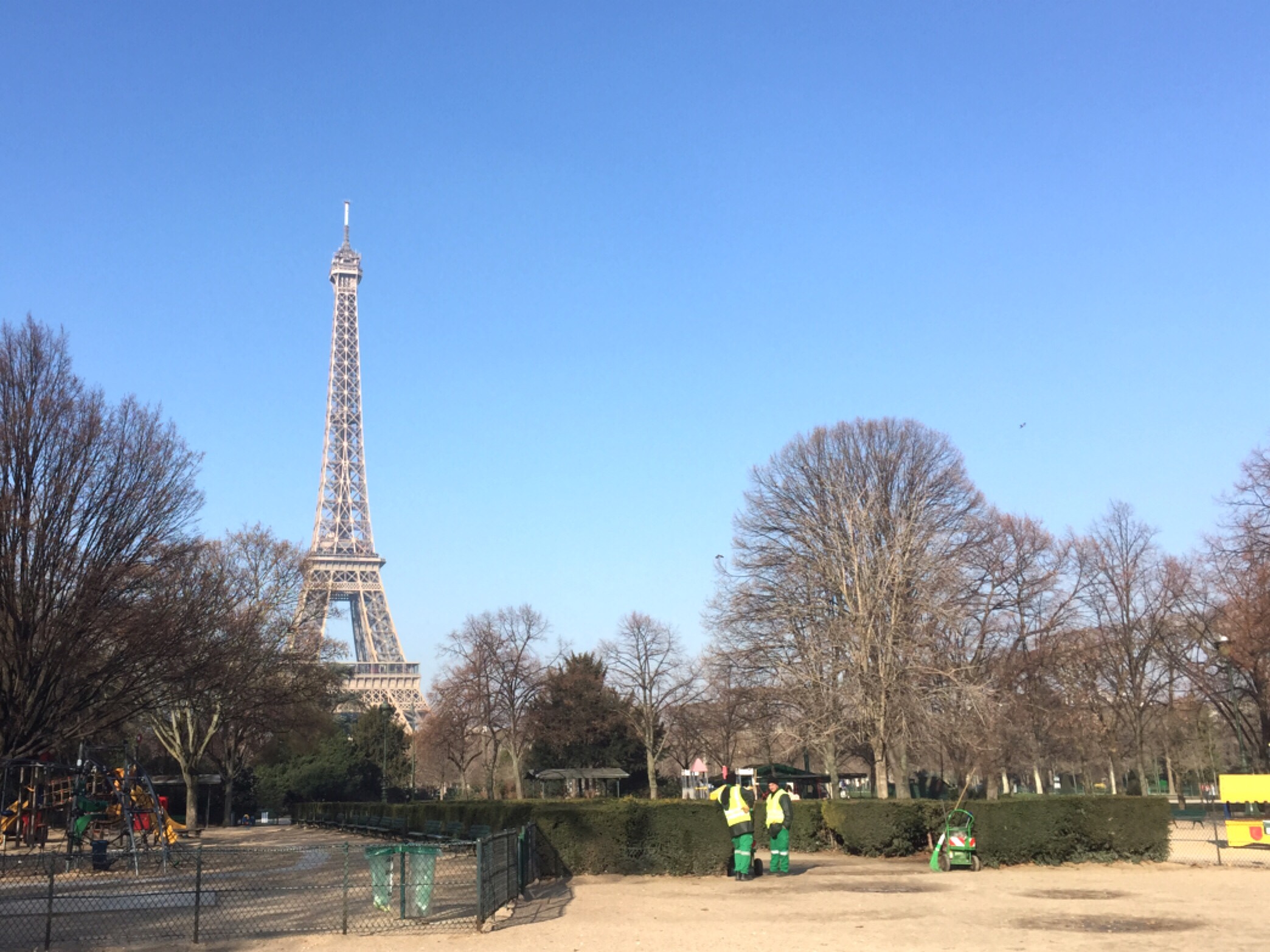 フランス、パリ、エッフェル塔からの眺め、シャン・ド・マルス公園の写真素材76743690- PIXTA