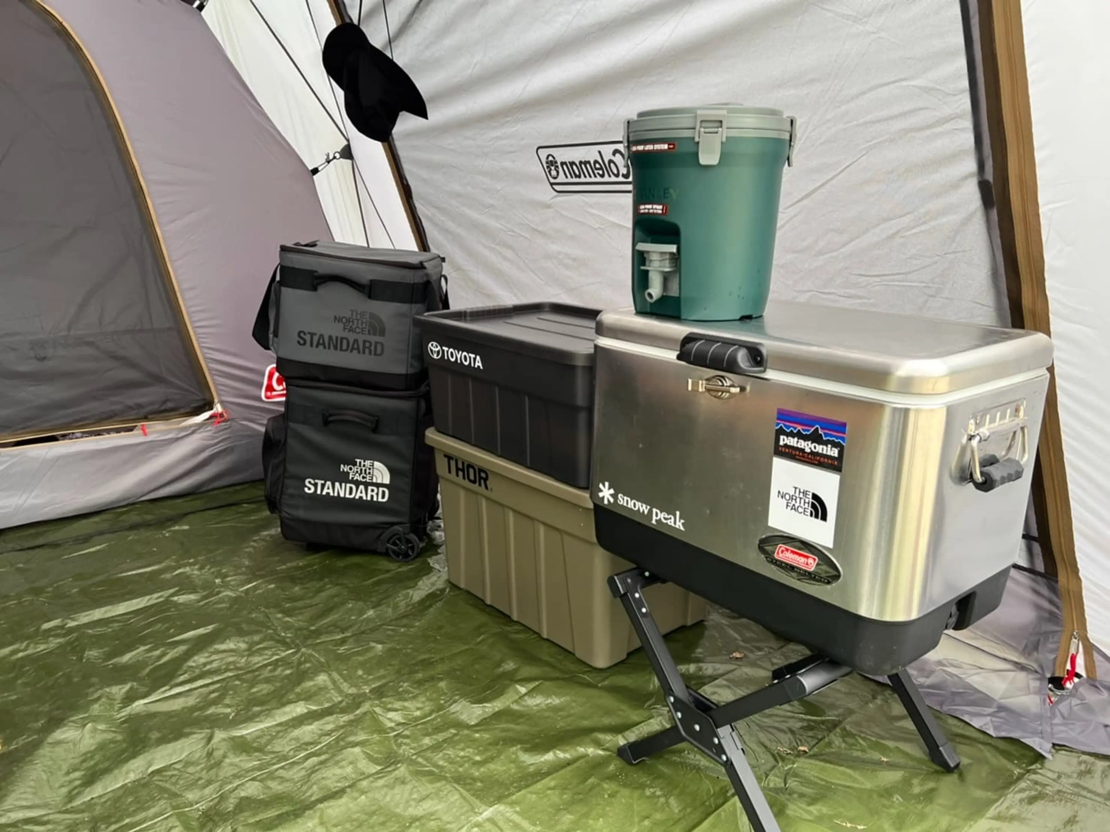 キャンプ道具の収納にいかが？ 自宅保管は変幻自在な突っ張り式収納が便利キャンプ情報メディア LANTERN –