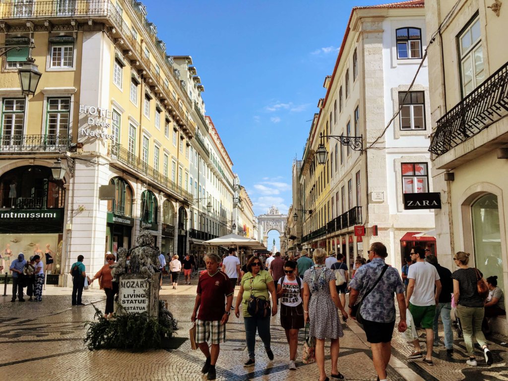 コメルシオ広場の入り口にある門 - 勝利のアーチの口コミ