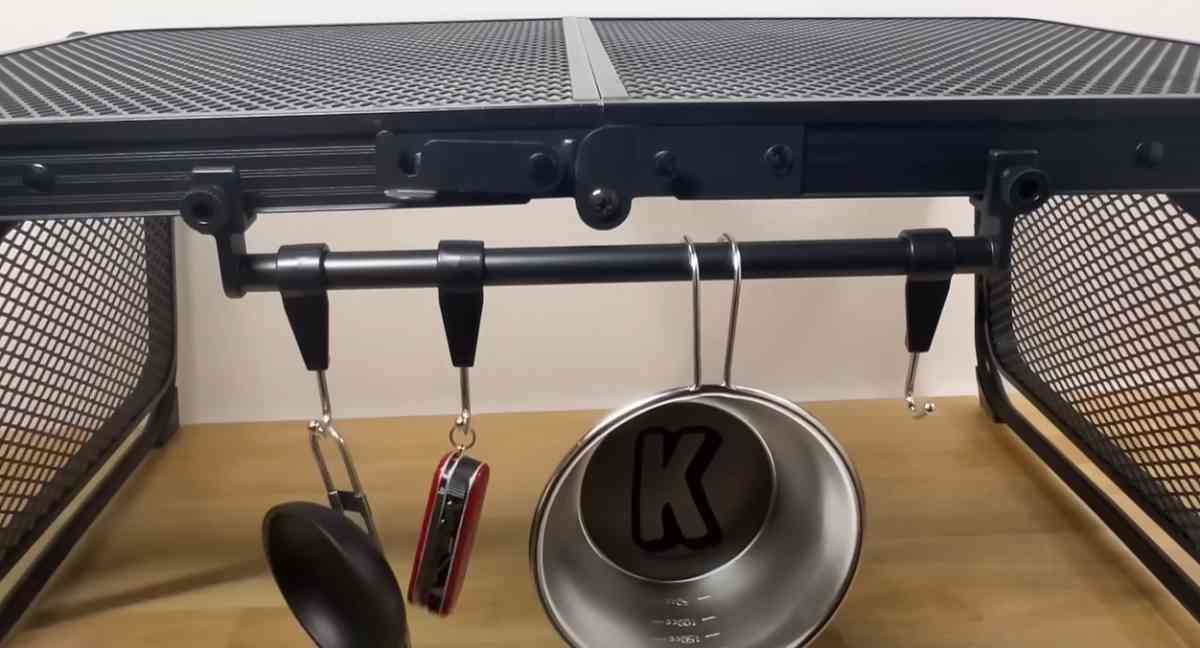 セリア 人気アウトドアグッズ！万能すぎる ミニテーブルモンターニュ！家でも外でも大活躍！│BABYDOT ベイビードット