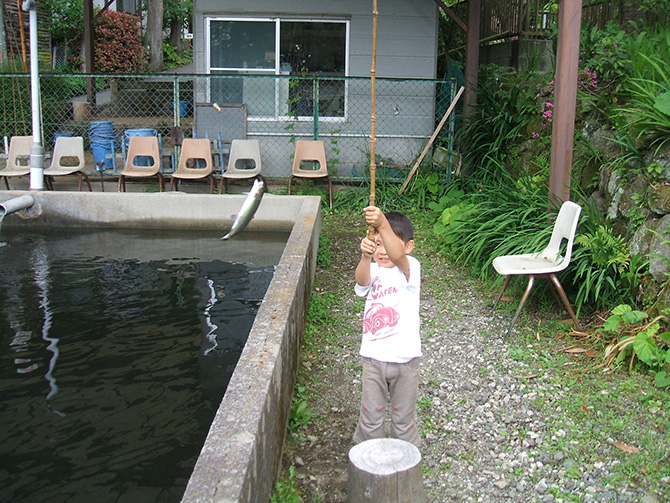 やま喜フィッシングセンターで娘と釣りデート 神奈川 金魚釣りを堪能TSURINEWS