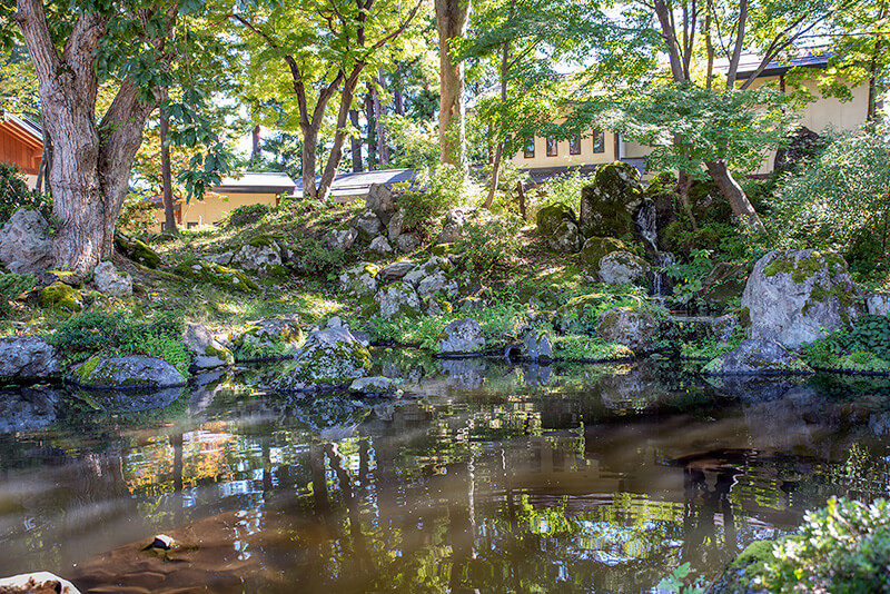 上杉神社 山形県・米沢市米沢にある上杉謙信を祀る神社。 雪景色が素晴らしかった。 ブログはこちらhttps:yuzuta-sanpo.com旅行旅の記録一度は行きたい場所おすすめスポットtraveltravelphotographyinstatravel