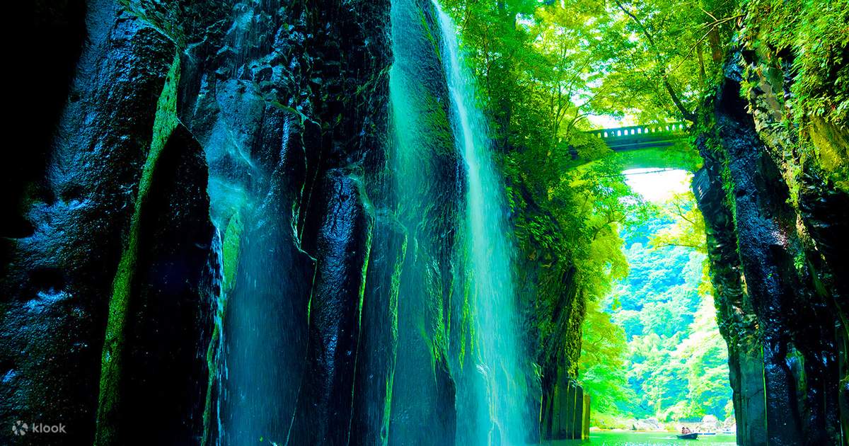 ずーっと行きたかった高千穂峡と天安河原へ両親と3人旅🌿🫧🤍, ボート意外と難しくて苦戦したけど普段できない事ができて素敵な1日でした☺️,宮崎宮崎県高千穂町 ,高千穂峡真名井の滝ボート体験 ,天安河原天岩戸神社天安河原神社 ,宮崎牛