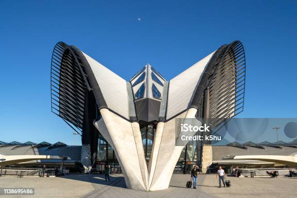 シュテーデルホーフェン駅 身体から発想された駅。 - Pioneer Of