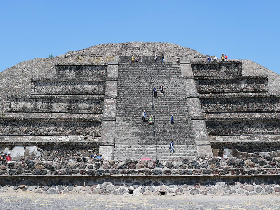 テオティワカン・太陽のピラミッドと月のピラミッドイラスト