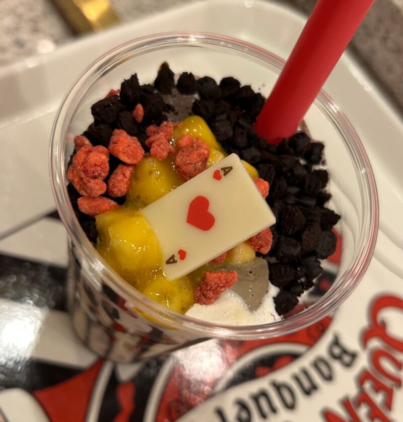 不思議の国のアリス気分「クイーン・オブ・ハートのバンケットホール」に待ち時間なしで！ヨコハマ散歩道