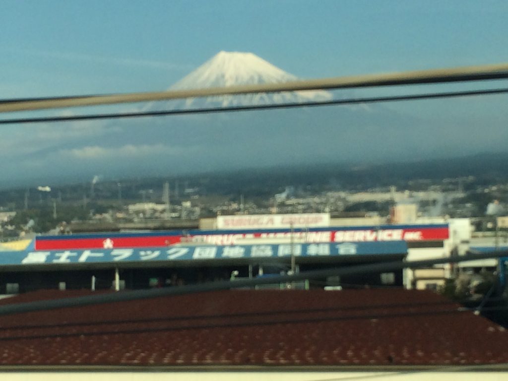 東海道新幹線から富士山が見える席はどっち？いつ・どの区間で見える？ 旅ライターの裏技・愛用品教えますTABIZINE～人生に旅心を～
