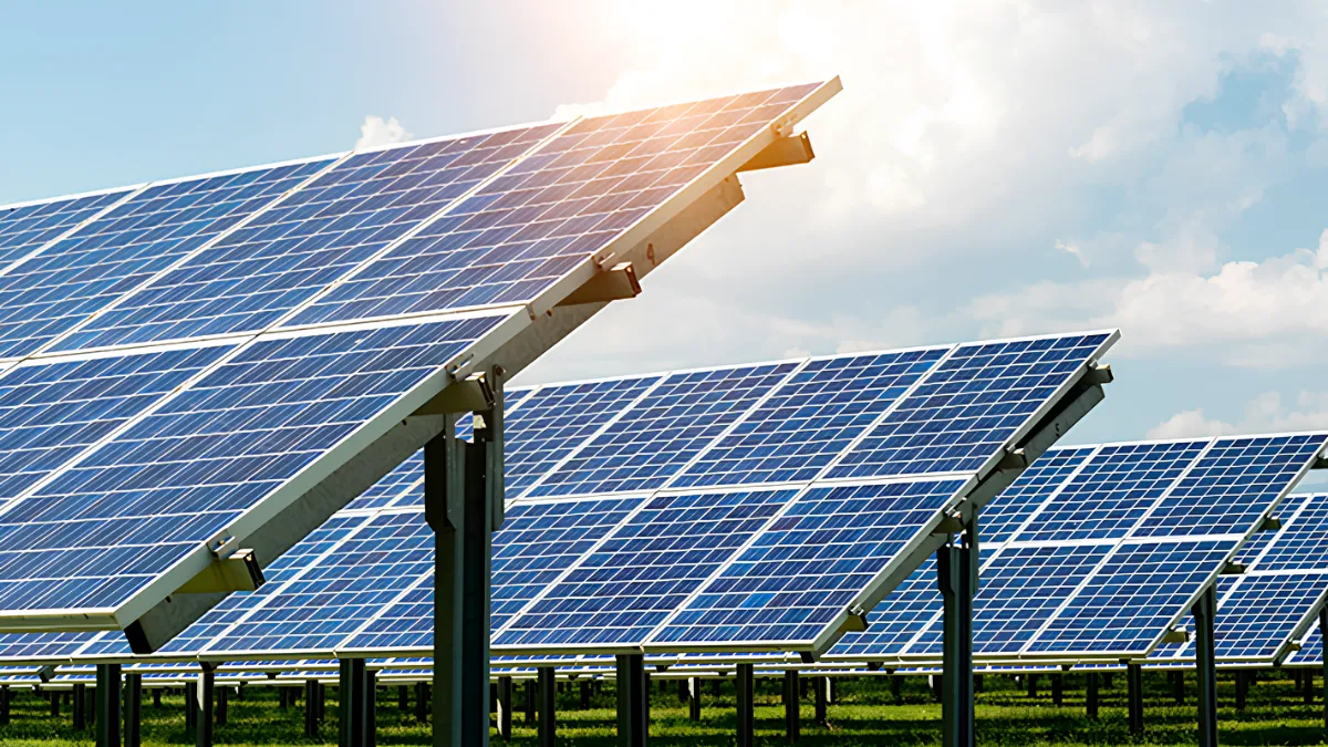 真ん中に穴が開いた謎マンション『サンライフ光都』 - YouTube