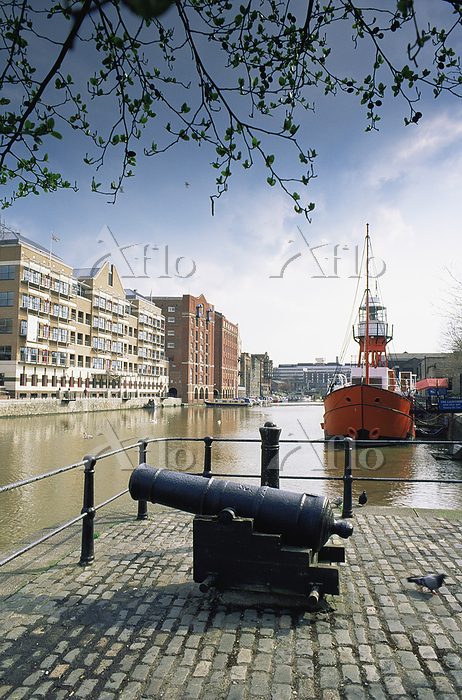 世界が注目するバンクシーの故郷イギリスのブリストル。ストリートアート文化と熱気を現地からお届けARTWORKS.galleryもっとARTを身近に、さらに自分の作品に価値を