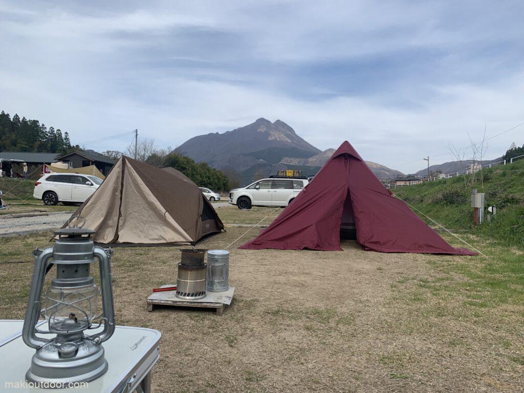 由布岳を眺めながらの温泉に癒されて 湯布院温泉ベースキャンプ場 ファミリーキャンプ 区画サイト